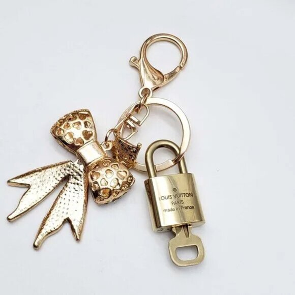 100% Auth Louis Vuitton Lock & Key with unbranded Bagcharm, Keycharm, Keychain - Picture 3 of 7